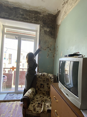 Квартиры в одном из домов на проспекте Ленина в Иванове зарастают плесенью